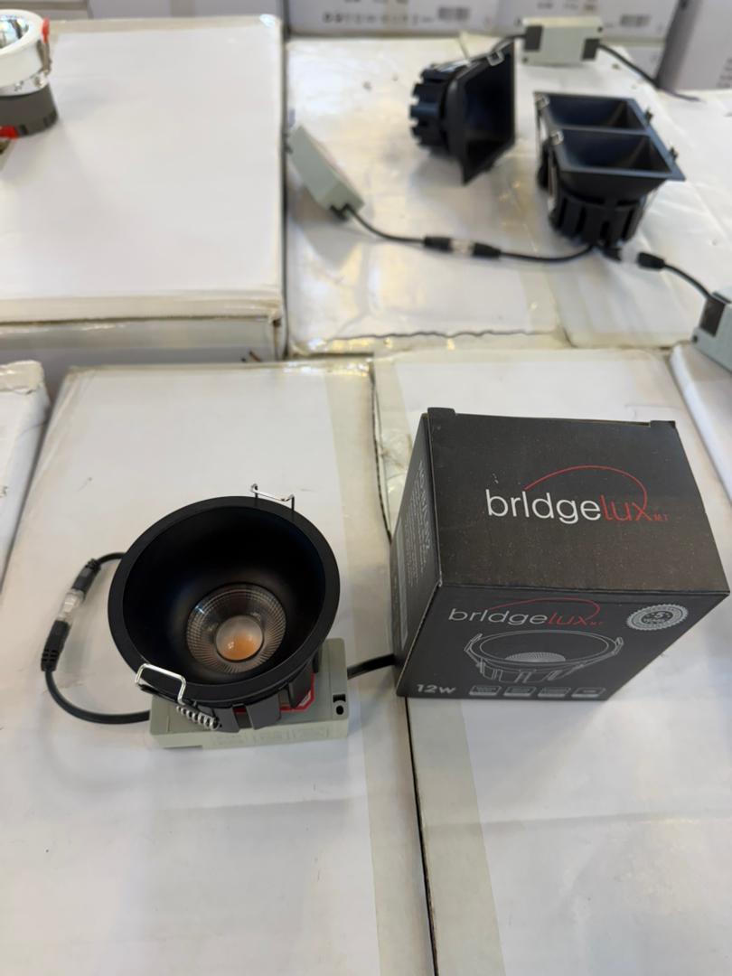 معدات كهربائية من شركة الثريا اللامعة